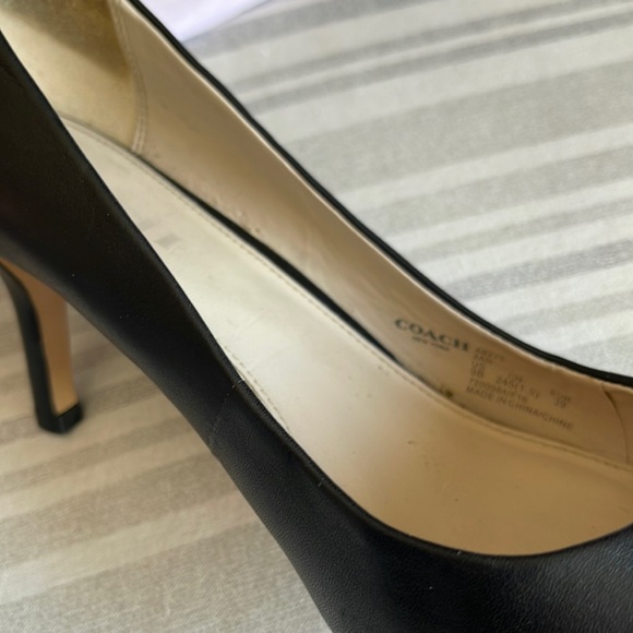 COACH “ZAN” black patent & leather heels, with silver “Coach” emblem. Size 9. - Picture 15 of 16